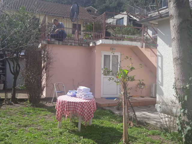 Zu verkaufen kleines Haus in der Nähe des Meeres in Kotor