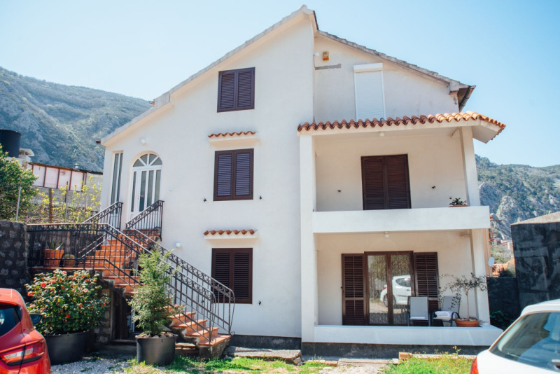 Large three-storey house with sea views in Kotor