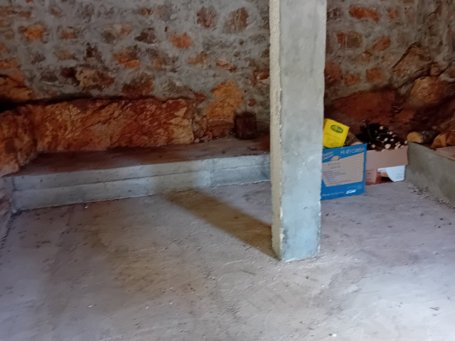 Zu verkaufen ist ein kleines Steinhaus im Dorf Zagora, Kotor