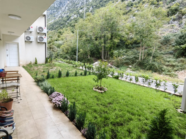 Modern one-bedroom apartment with a sea view in Kotor