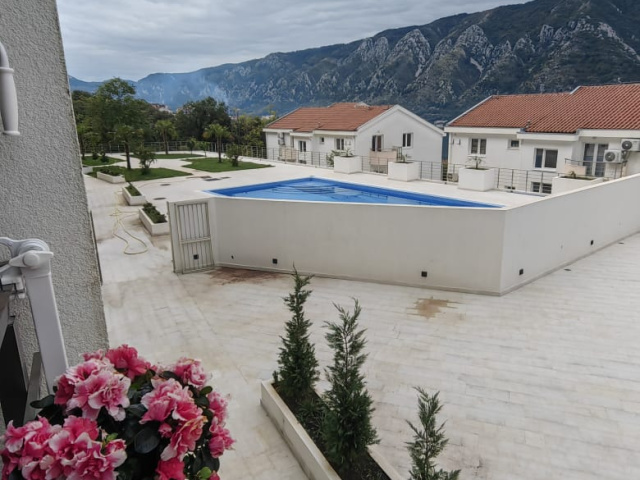 Modern one-bedroom apartment with a sea view in Kotor