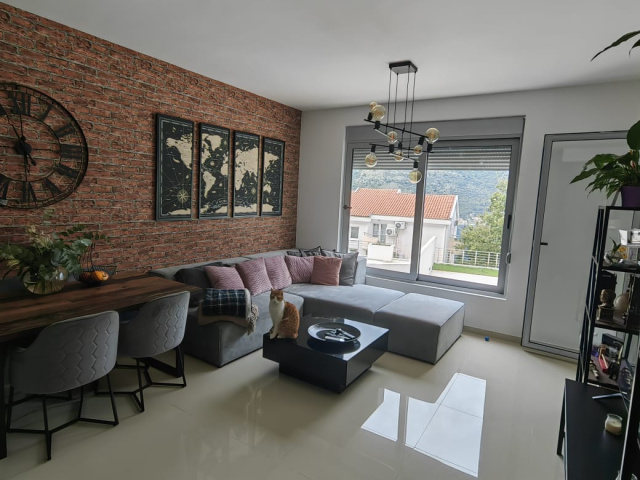 Modernes Apartment mit einem Schlafzimmer und Meerblick in Kotor