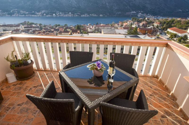 Trosoban stan sa prekrasnim pogledom na more u Dobroti, Kotor