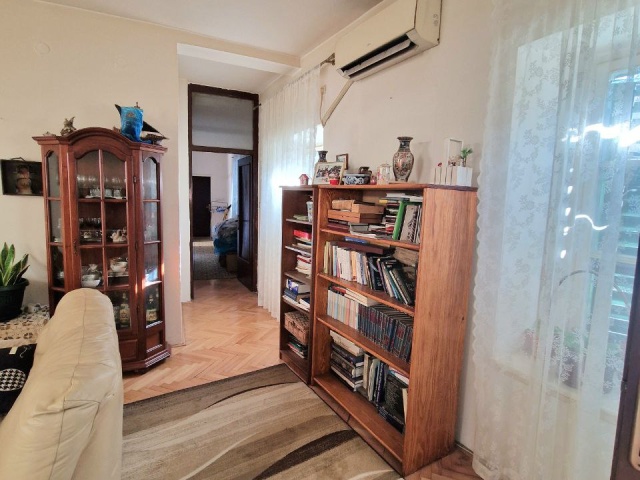 Unique offer! Three-bedroom apartment in Old Town of Kotor