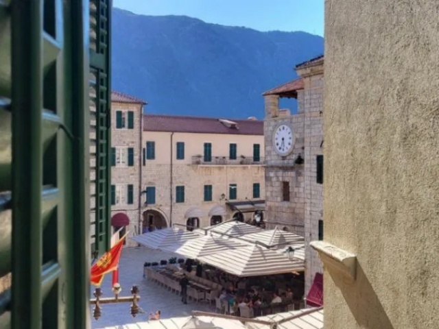 Unique offer! Three-bedroom apartment in Old Town of Kotor