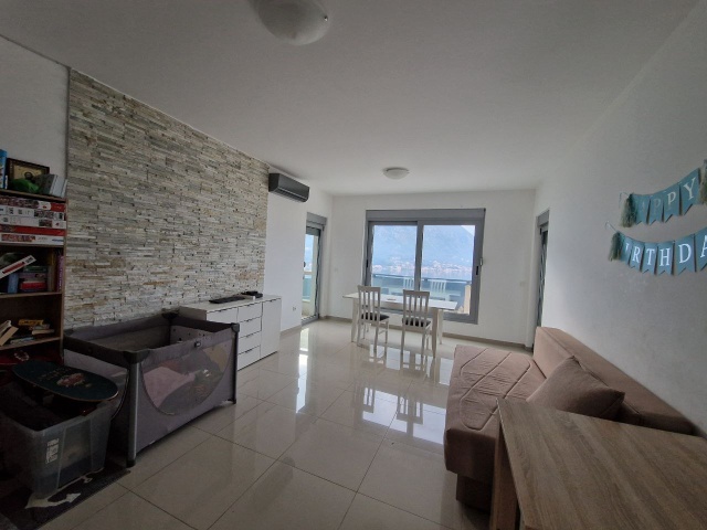 TOLLES ANGEBOT! Apartment mit zwei Schlafzimmern und Meerblick in einem modernen Komplex in Kotor