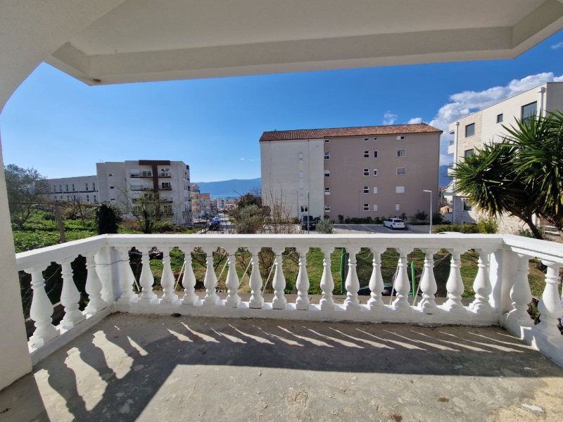 GREAT OFFER! 2-bedroom apartment with a sea view in Tivat, close to the city center