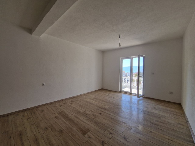 GREAT OFFER! 2-bedroom apartment with a sea view in Tivat, close to the city center