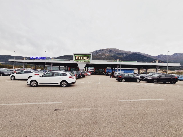 For sale commercial space in a large shopping center HDL Lakovici in Kotor