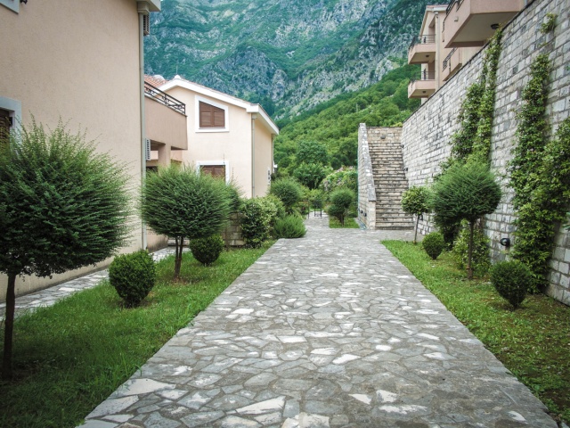 Cozy two-bedroom apartment with panoramic sea views in Risan, Kotor