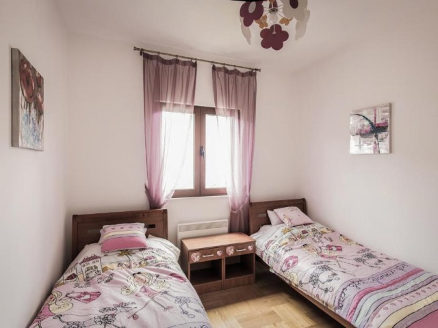 Уютные апартаменты с 2-мя спальнями с панорамным видом на море в Рисане, Котор