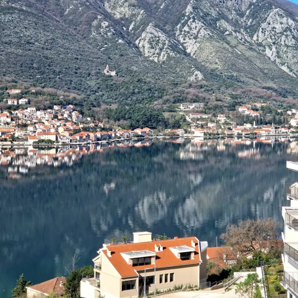 Dvosoban dupleks u stambenom kompleksu sa bazenom u Dobroti, Kotor