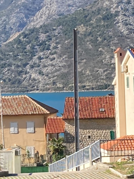 Prostran jednosoban stan u blizu mora u Risnu, Kotor