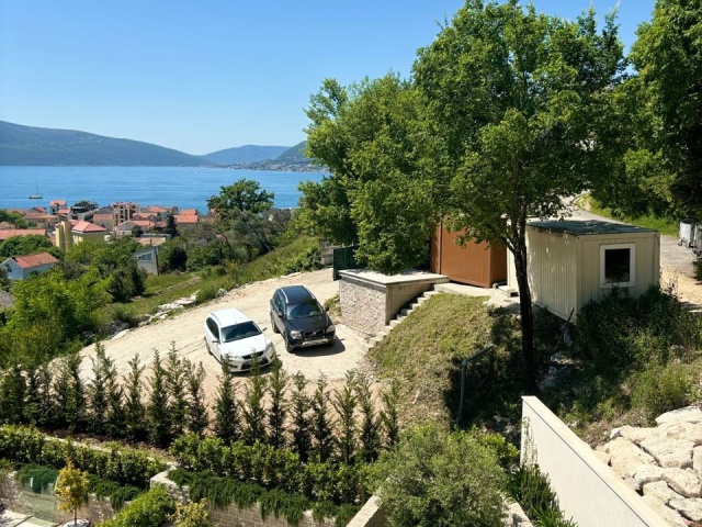 New modern complex of townhouse with a private pool and sea view in Tivat