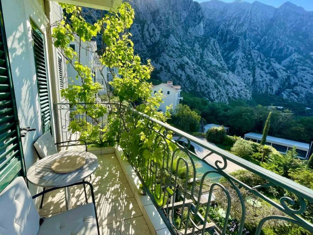 Two bedroom apartment with a stunning panoramic sea view in Kotor