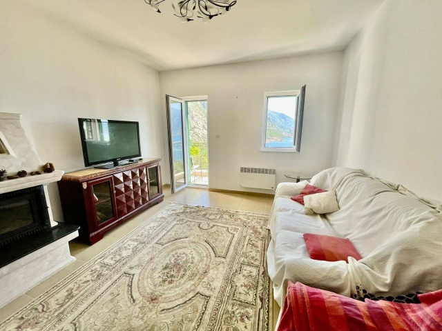 Two bedroom apartment with a stunning panoramic sea view in Kotor