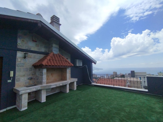 Haus mit Panoramablick auf das Meer in Budva, Becici