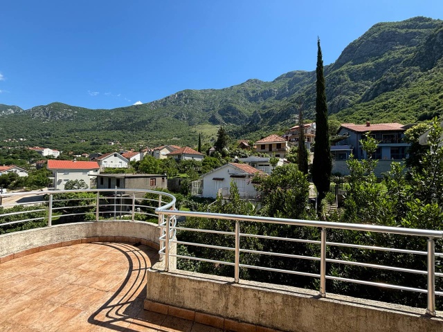 Two bedroom apartment in a residential complex with a swimming pool in Kotor