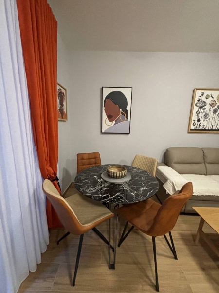 Modernes Apartment mit einem Schlafzimmer in Kotor