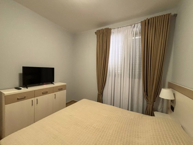 Modernes Apartment mit einem Schlafzimmer in Kotor