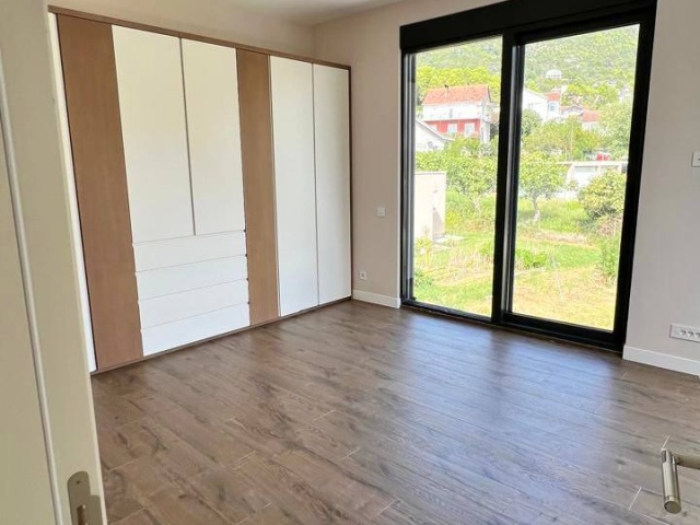 Nova moderna vila sa bazenom u Tivtu