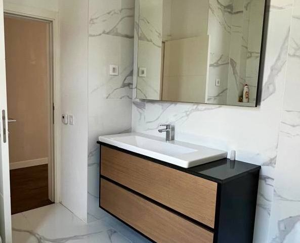 Nova moderna vila sa bazenom u Tivtu