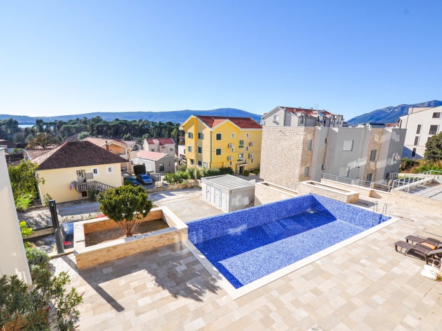 One bedroom apartment close to center of Tivat in a complex with a swimming pool