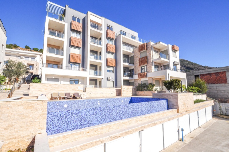 One bedroom apartment close to center of Tivat in a complex with a swimming pool