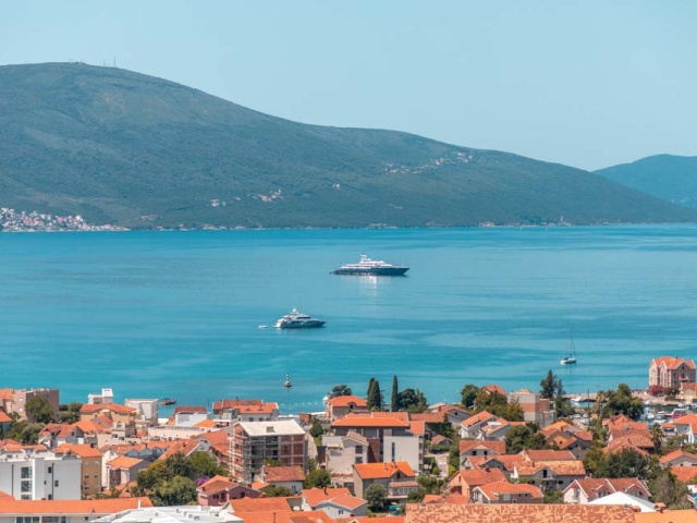 Schicke moderne Villa mit privatem Pool in Tivat