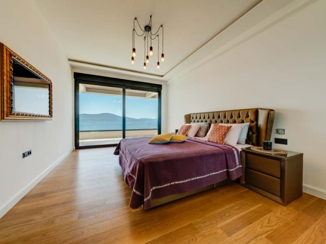 Luxusvilla mit Panoramablick auf das Meer in Tivat