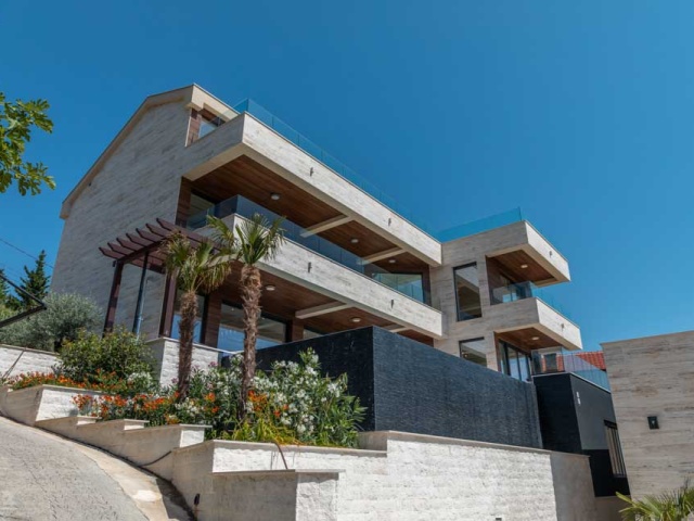 Luxusvilla mit Panoramablick auf das Meer in Tivat