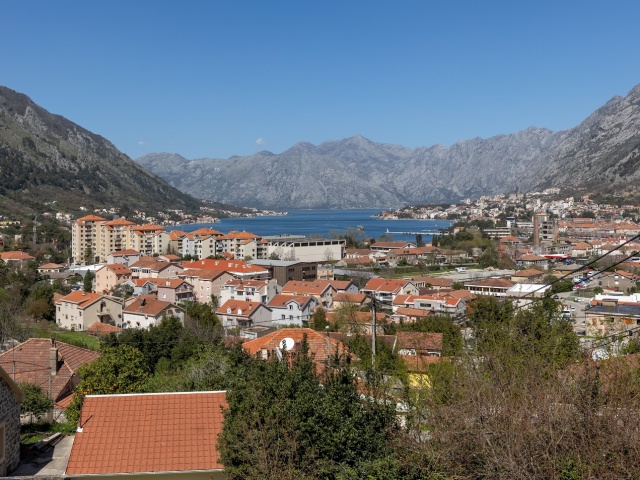 Nova, moderna kuća sa pogledom na more, u blizini Starog grada Kotora