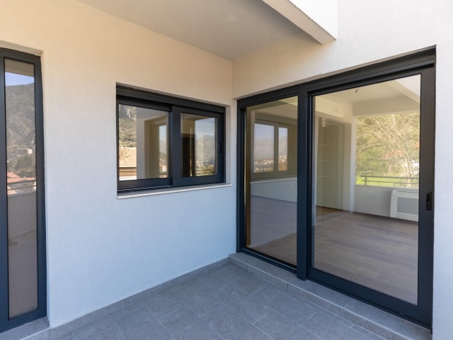 Modernes Haus zum Verkauf mit Meerblick in der Nähe der Altstadt von Kotor