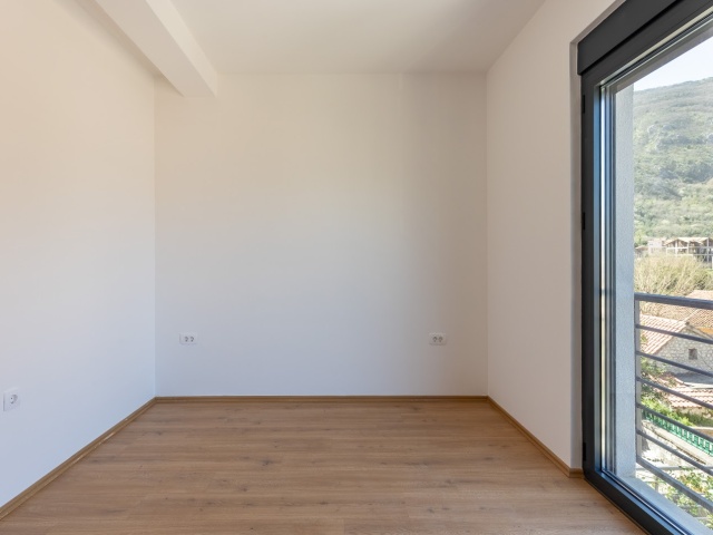 Modernes Haus zum Verkauf mit Meerblick in der Nähe der Altstadt von Kotor