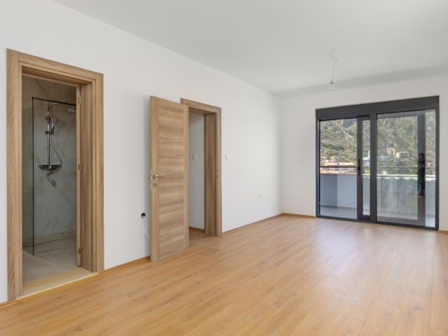 Modernes Haus zum Verkauf mit Meerblick in der Nähe der Altstadt von Kotor