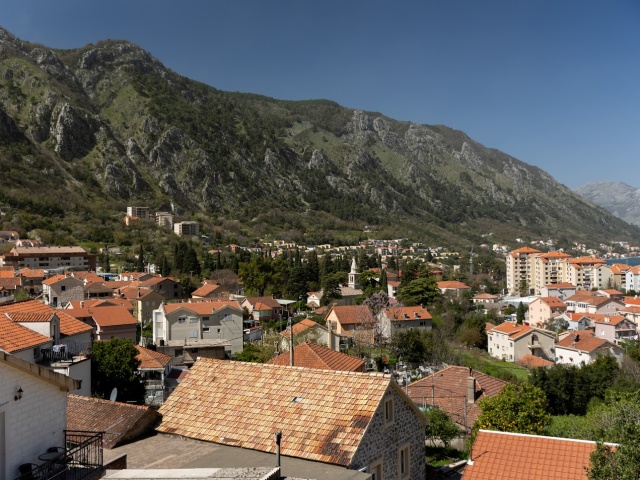 Nova, moderna kuća sa pogledom na more, u blizini Starog grada Kotora