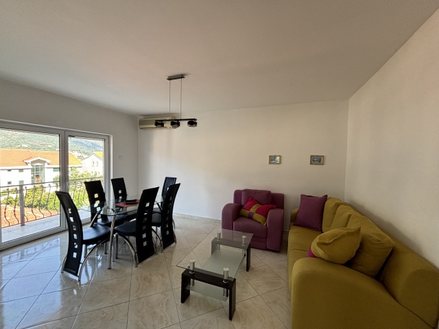 Three-bedroom apartment with sea views in Kotor