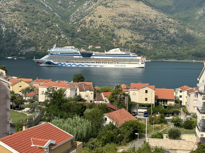 Dvosoban stan sa panoramskim pogledom na more u Dobroti, Kotor