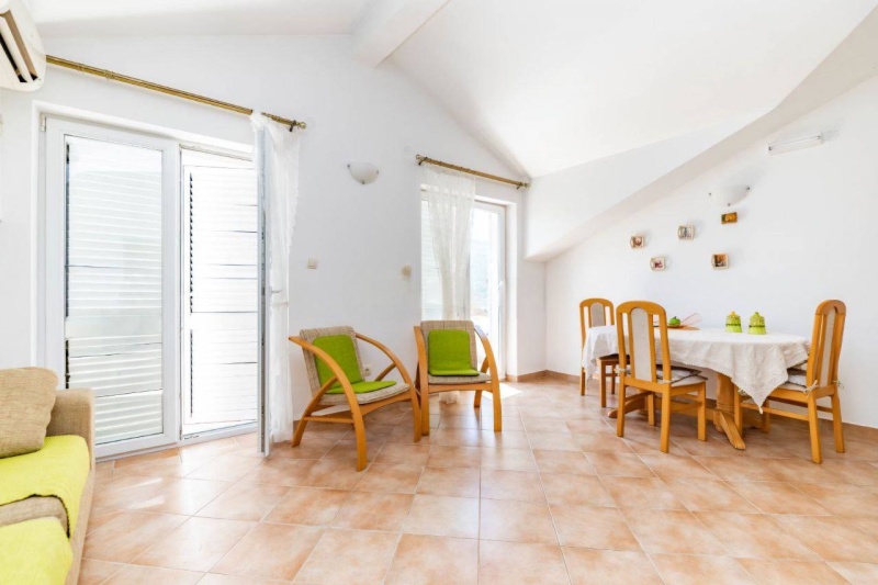 One bedroom apartment with sea views in Herceg Novi, near Portonovi