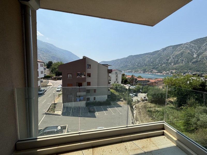 Vierzimmerwohnung mit Meerblick in Kotor