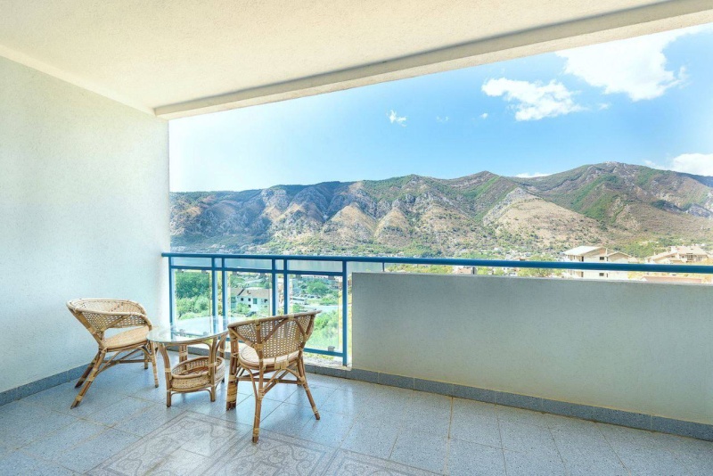 Studio apartment with panoramic sea views in Kotor