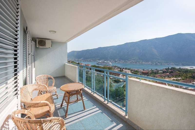 Apartment mit einem Schlafzimmer, großer Terrasse und Meerblick