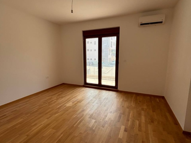 Verkauf vom Entwickler. Apartment mit drei Schlafzimmern in Kotor