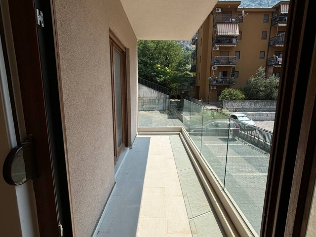 Verkauf vom Entwickler. Apartment mit drei Schlafzimmern in Kotor