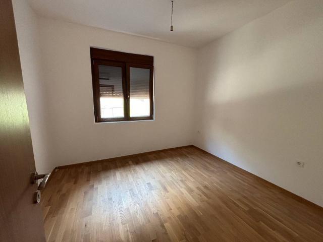 Verkauf vom Entwickler. Apartment mit drei Schlafzimmern in Kotor