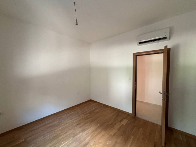 Verkauf vom Entwickler. Apartment mit drei Schlafzimmern in Kotor