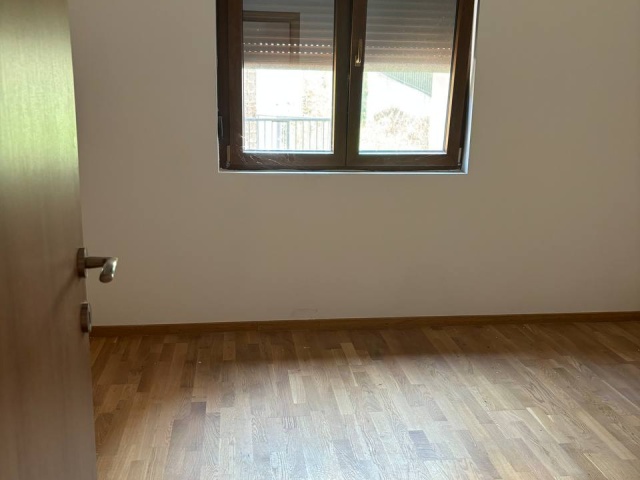 Verkauf vom Entwickler. Apartment mit drei Schlafzimmern in Kotor