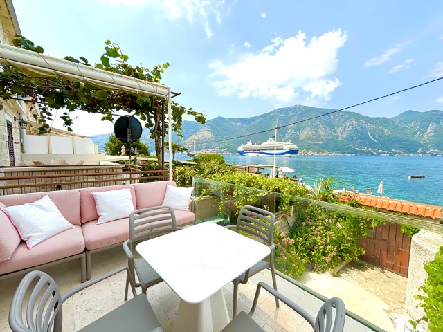 Waterfront stone house in Kotor, Dobrota