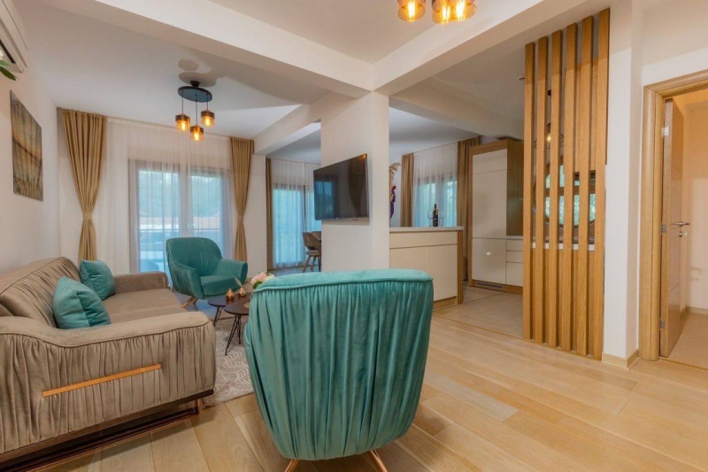 Penthouse mit drei Schlafzimmern in Przno, in der Nähe von Sveti Stefan