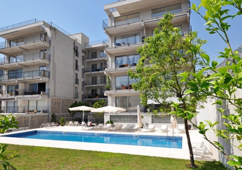 Two bedroom apartment in a residential complex with a swimming pool in Kotor